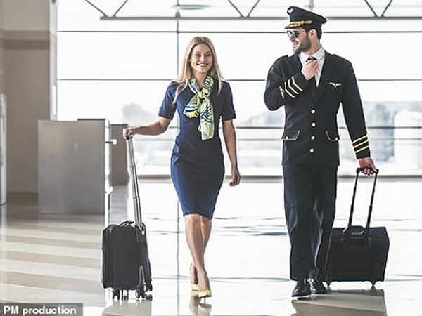 Tiếp viên hàng không kể chuyện khó tin trên máy bay