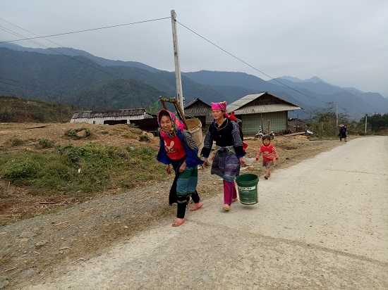 Cận cảnh: Người vùng cao Sơn La co ro trong giá rét khủng khiếp