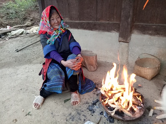 Cận cảnh: Người vùng cao Sơn La co ro trong giá rét khủng khiếp