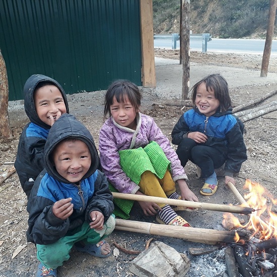 Cận cảnh: Người vùng cao Sơn La co ro trong giá rét khủng khiếp