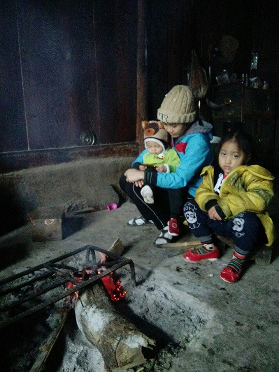 Cận cảnh: Người vùng cao Sơn La co ro trong giá rét khủng khiếp