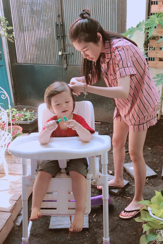 Không phải khi khoe thân, đây mới là khoảnh khắc Elly Trần khiến nhiều người ngưỡng mộ