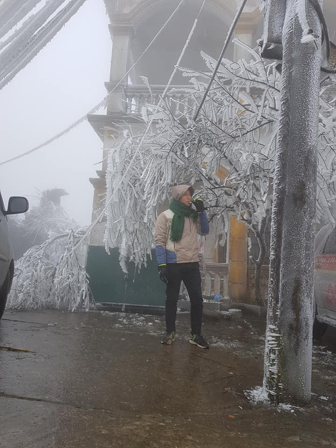 Núi Mẫu Sơn xuống âm 0,6 độ C, tiếp tục có băng giá diện rộng