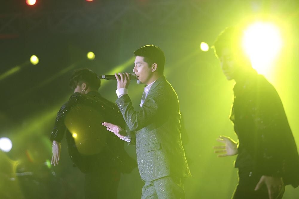 Đình Trọng, Noo Phước Thịnh lập kỷ lục đặc biệt trong đêm giao thừa