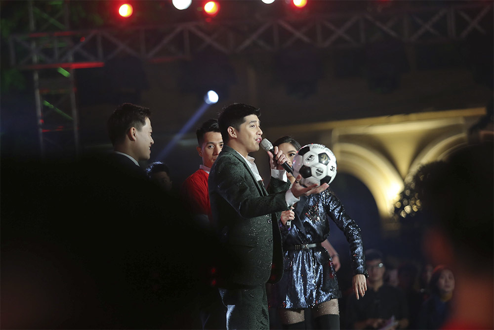 Đình Trọng, Noo Phước Thịnh lập kỷ lục đặc biệt trong đêm giao thừa