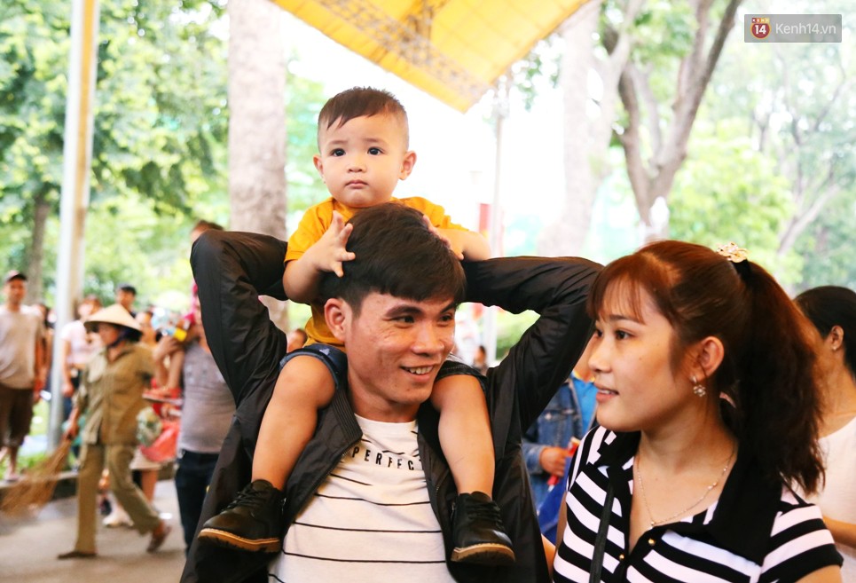 Khu vui chơi ở Sài Gòn nghẹt thở ngày đầu năm mới 2019, người dân chen nhau để có chỗ nghỉ ngơi