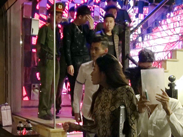 Hàng chục người chơi ma tuý trong karaoke ở Nha Trang