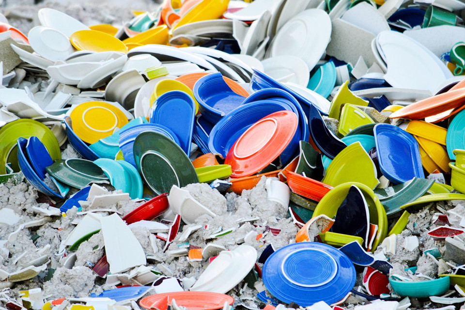 Ném bát, mặc áo chấm bi và 9 phong tục thú vị dịp Tết trên thế giới