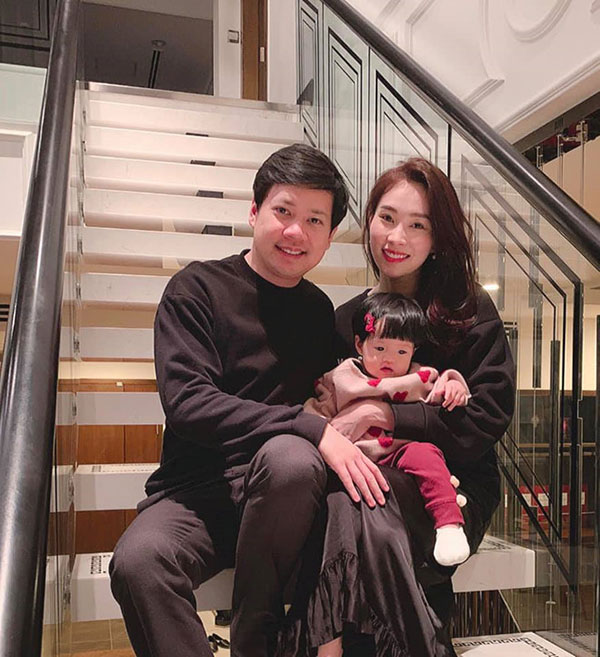 Sao Việt hạnh phúc đón năm mới 2019 bên gia đình, bạn bè