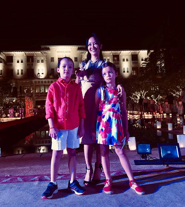 Sao Việt hạnh phúc đón năm mới 2019 bên gia đình, bạn bè