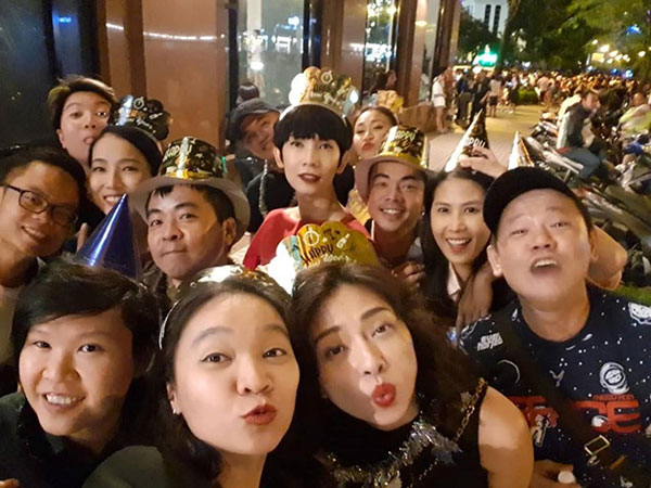 Sao Việt hạnh phúc đón năm mới 2019 bên gia đình, bạn bè