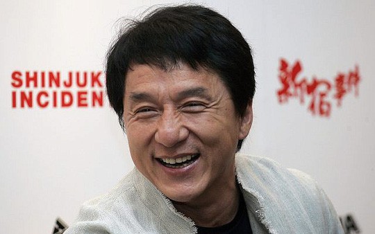 Bị sa thải vì quên cắt cảnh nóng Thành Long trên phim