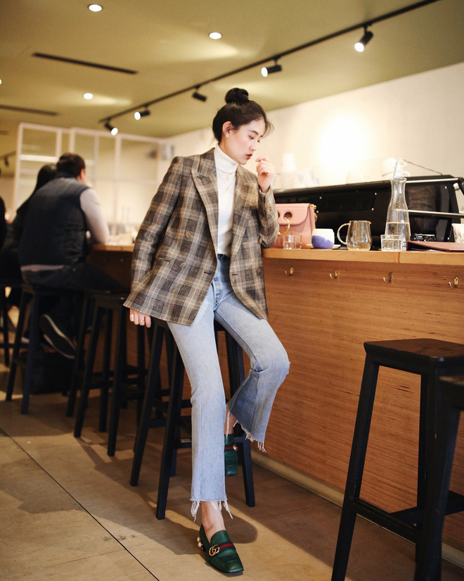 Áo cổ lọ thực sự có quyền năng giúp các nàng đạt 10 điểm thanh lịch, nhất là khi áp dụng 5 công thức sau Áo cổ lọ thực sự có quyền năng giúp các nàng đạt 10 điểm thanh lịch, nhất là khi áp dụng 5 công thức sau