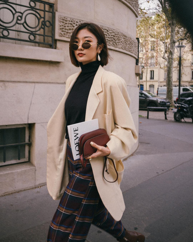 Áo cổ lọ thực sự có quyền năng giúp các nàng đạt 10 điểm thanh lịch, nhất là khi áp dụng 5 công thức sau Áo cổ lọ thực sự có quyền năng giúp các nàng đạt 10 điểm thanh lịch, nhất là khi áp dụng 5 công thức sau