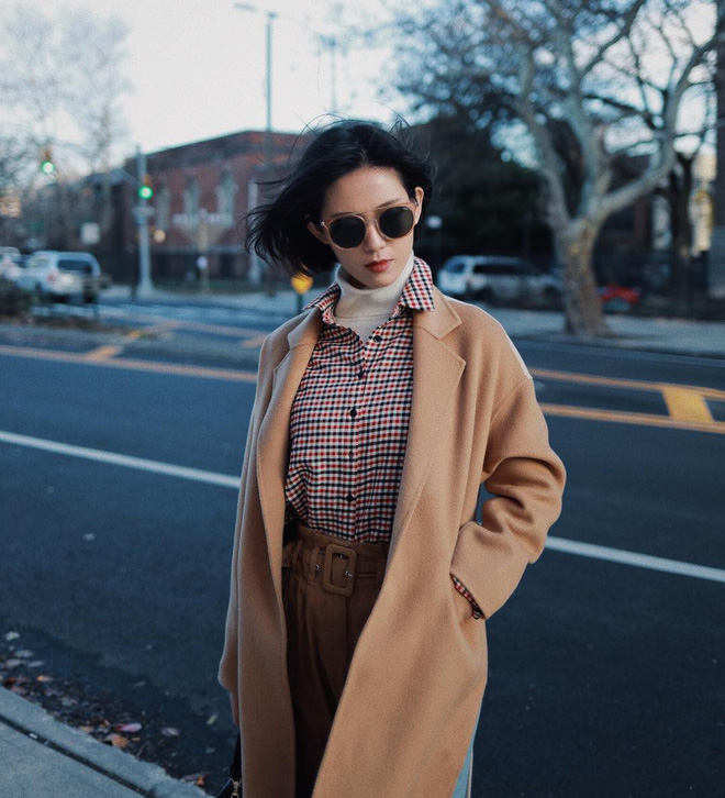 Áo cổ lọ thực sự có quyền năng giúp các nàng đạt 10 điểm thanh lịch, nhất là khi áp dụng 5 công thức sau Áo cổ lọ thực sự có quyền năng giúp các nàng đạt 10 điểm thanh lịch, nhất là khi áp dụng 5 công thức sau