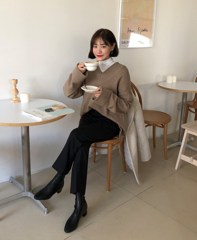 Áo cổ lọ thực sự có quyền năng giúp các nàng đạt 10 điểm thanh lịch, nhất là khi áp dụng 5 công thức sau Áo cổ lọ thực sự có quyền năng giúp các nàng đạt 10 điểm thanh lịch, nhất là khi áp dụng 5 công thức sau