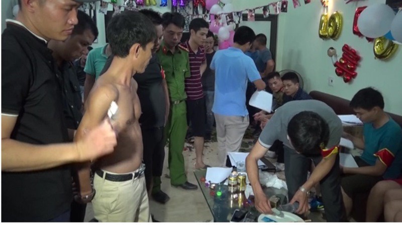 Tổ chức sinh nhật nhớ đời cho vợ bé, đại ca quê lúa nhận kết đắng