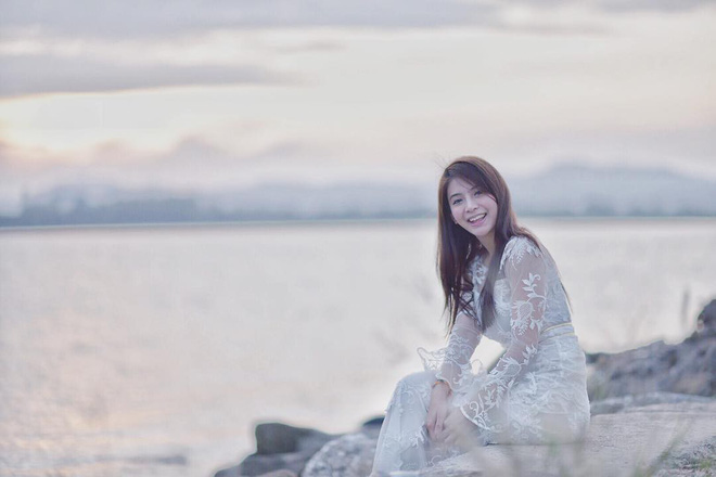 Hội bạn thân xinh đẹp, toàn du học sinh của 2 chị em hot girl Lào gốc Việt