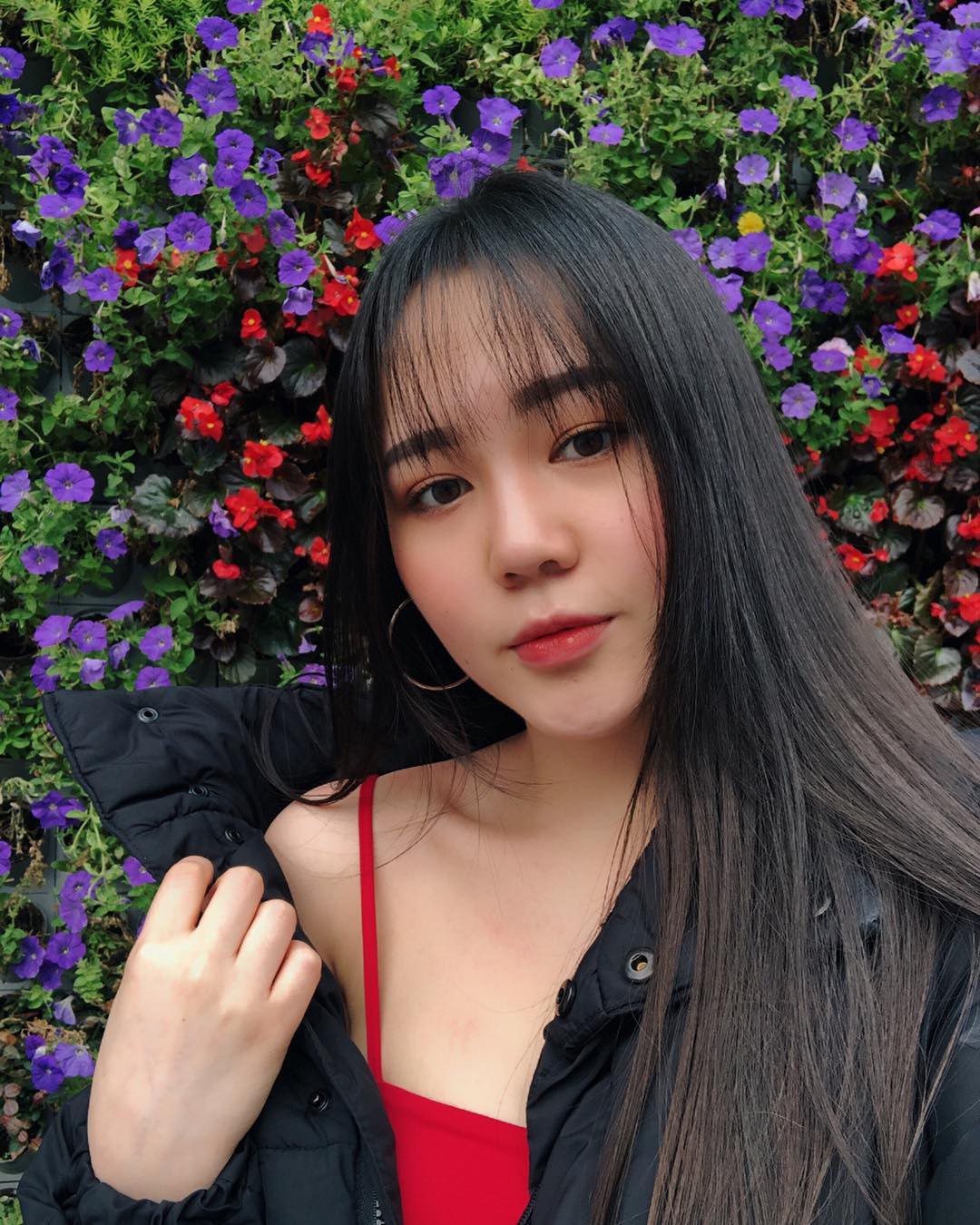 Hội bạn thân xinh đẹp, toàn du học sinh của 2 chị em hot girl Lào gốc Việt