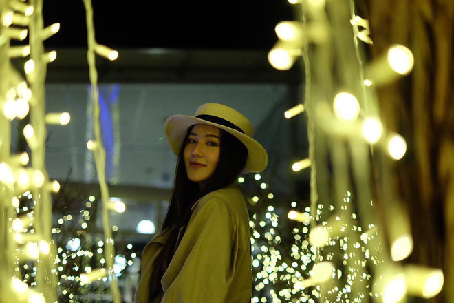 Hội bạn thân xinh đẹp, toàn du học sinh của 2 chị em hot girl Lào gốc Việt