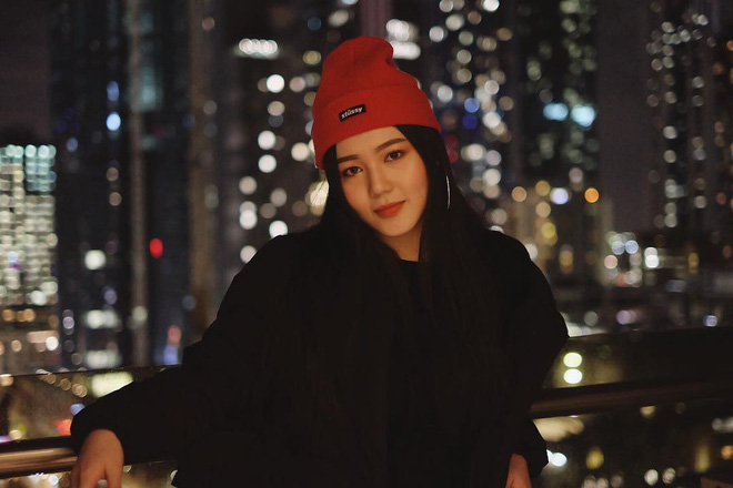 Hội bạn thân xinh đẹp, toàn du học sinh của 2 chị em hot girl Lào gốc Việt