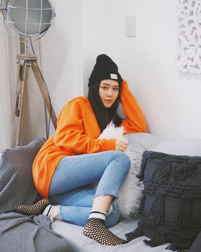 Hội bạn thân xinh đẹp, toàn du học sinh của 2 chị em hot girl Lào gốc Việt