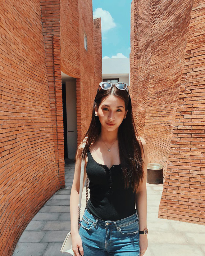 Hội bạn thân xinh đẹp, toàn du học sinh của 2 chị em hot girl Lào gốc Việt