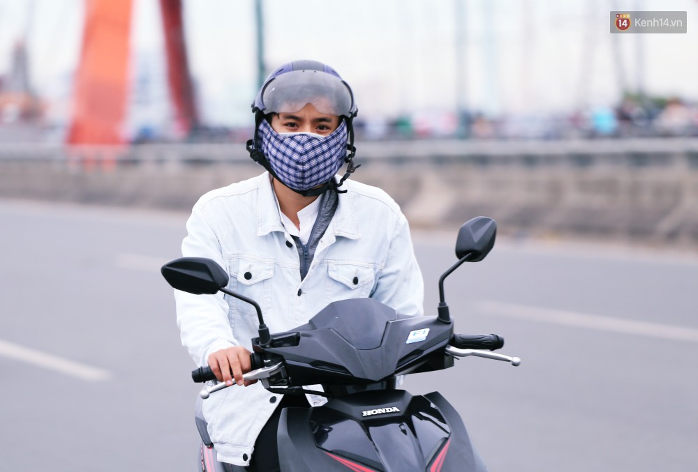 Người Sài Gòn co ro vì trời se lạnh, mưa phùn trong ngày đầu đi làm sau kỳ nghỉ Tết Dương lịch 2019