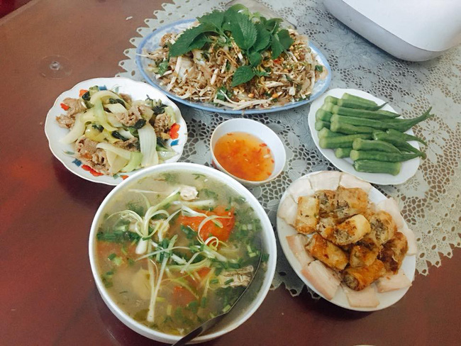 Hì hục nấu được mâm cơm ngon canh ngọt mà chồng báo không về ăn, mẹ trẻ khiến hội chị em khen nức nở chỉ vì...