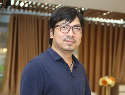 Giáo sư Cù Trọng Xoay Đinh Tiến Dũng: Đôi lúc ước ngủ dậy kịch bản hài biến mất!