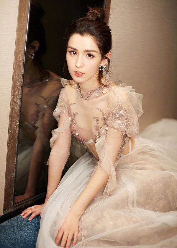 Tiên nữ Tân Cương nhảy múa trong đêm hội năm mới