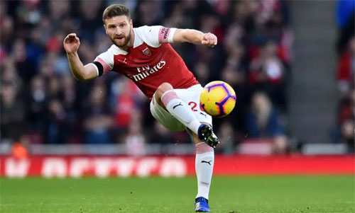 Cuộc khủng hoảng hàng thủ thêm trầm trọng với Arsenal