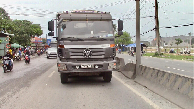 Nam sinh bị xe ben cán chết trên đường tới trường