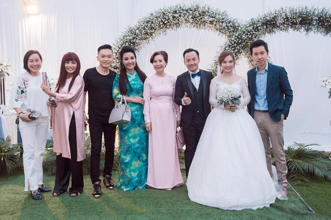 Tiến Đạt khoe ảnh hôn lễ tại Bình Thuận