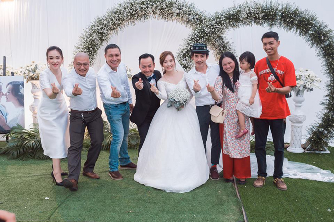 Tiến Đạt khoe ảnh hôn lễ tại Bình Thuận