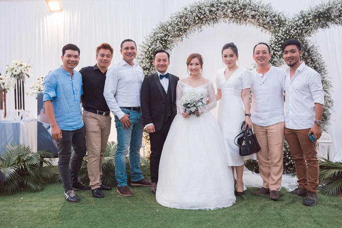 Tiến Đạt khoe ảnh hôn lễ tại Bình Thuận