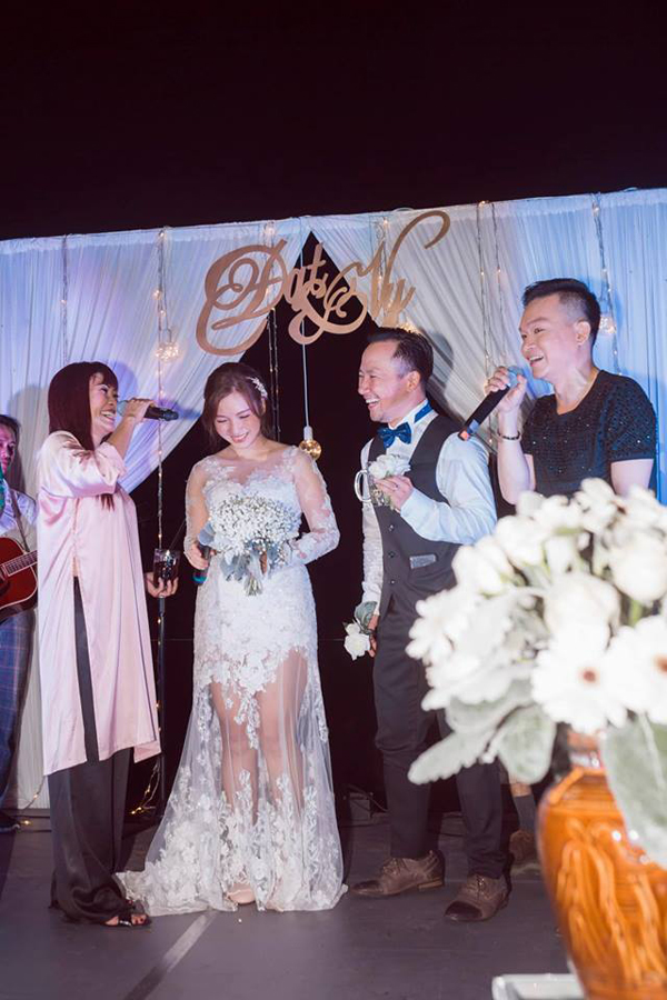 Tiến Đạt khoe ảnh hôn lễ tại Bình Thuận