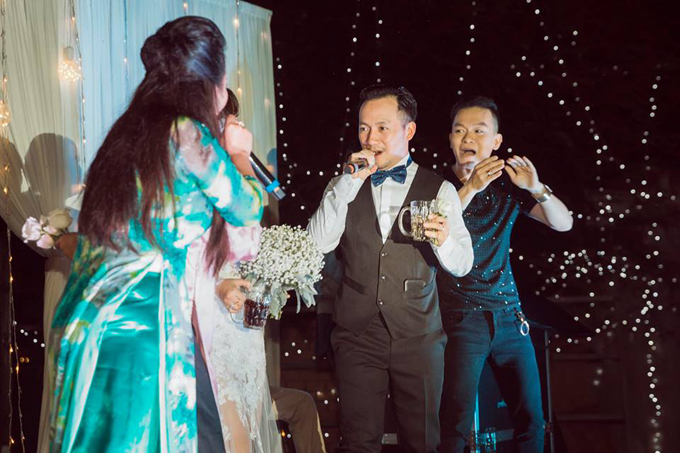 Tiến Đạt khoe ảnh hôn lễ tại Bình Thuận