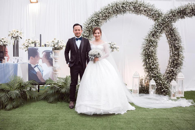 Tiến Đạt khoe ảnh hôn lễ tại Bình Thuận