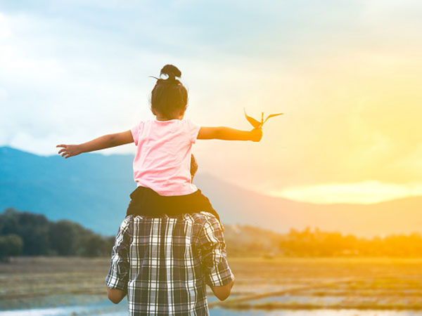 Đứng giữa chồng và người bố tù tội, tôi đã đưa ra quyết định để mình thanh thản lương tâm còn chồng thì sốc nặng