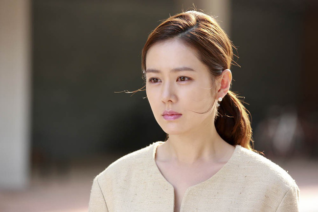 Làm dâu nhà giàu chắc gì đã sướng, chị gái tôi còn chẳng có nổi một bữa cơm cữ no đủ đây này