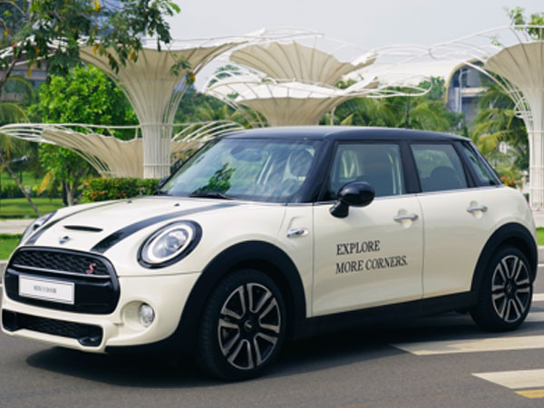 Mini Cooper S mui trần có giá gần 2,2 tỷ đồng
