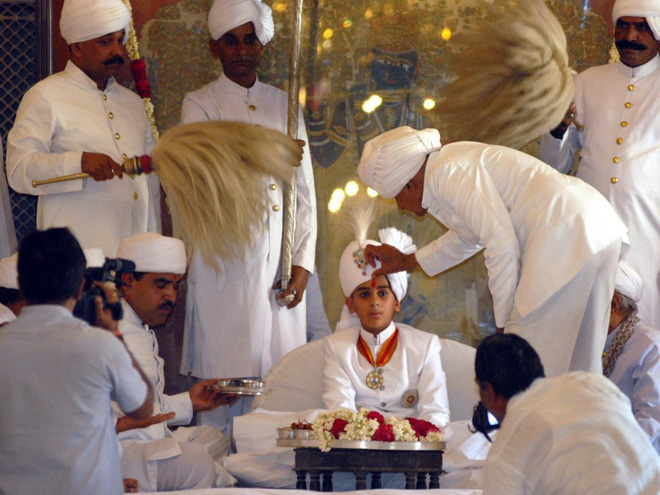 Rich kid oách nhất Ấn Độ: 20 tuổi đã thừa kế ngai vàng, sở hữu khối tài sản hàng trăm triệu đô