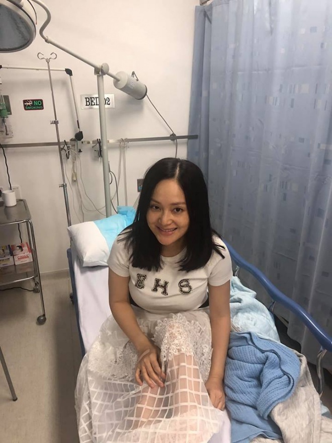 Lan Phương nhập viện vì ngộ độc thực phẩm, truyền ba chai nước biển đêm giao thừa Lan Phương nhập viện vì ngộ độc thực phẩm, truyền ba chai nước biển đêm giao thừa