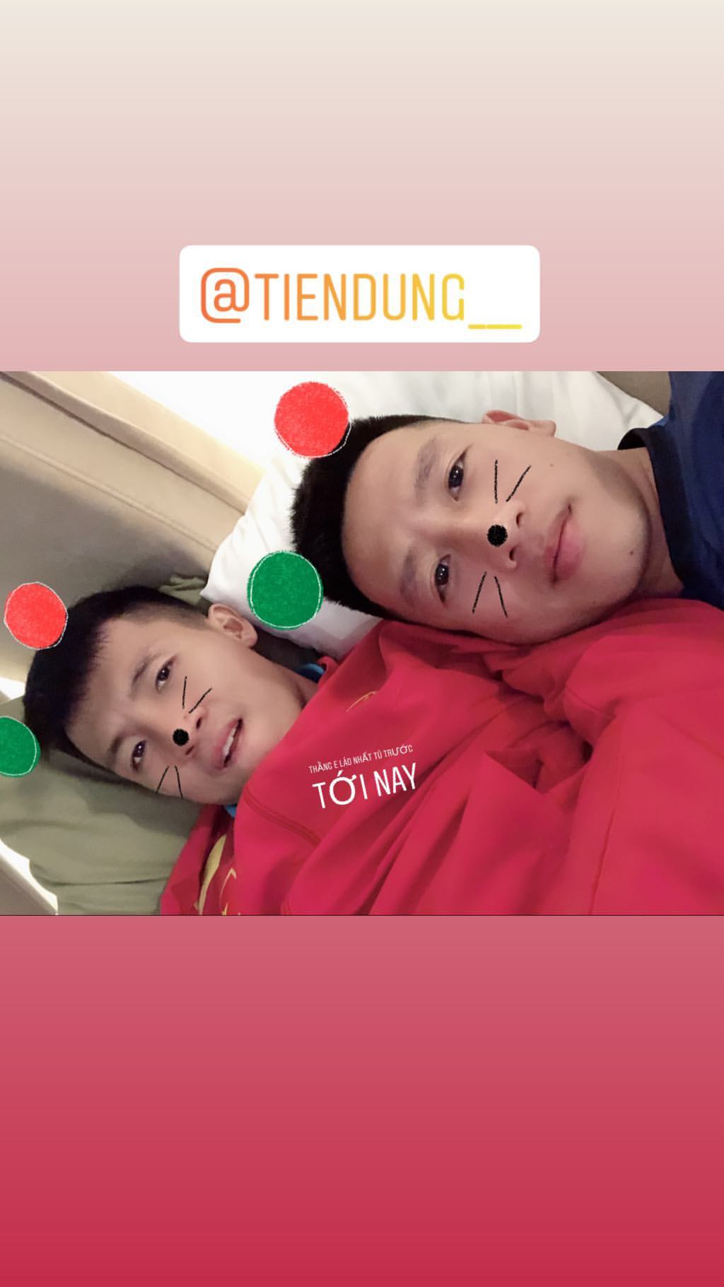 Màn drama thổ huyết chào năm mới: Vừa thề thốt 1 lòng chung thủy với Trọng ỉn, Tư Dũng đã công khai quay sang ôm ấp Duy Mạnh