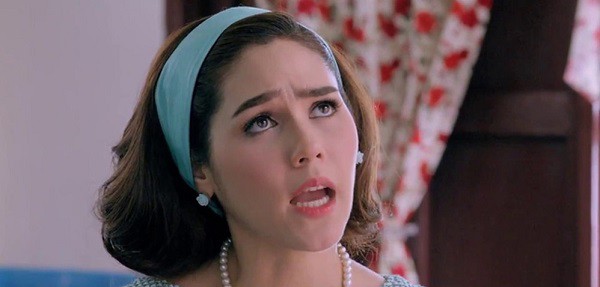 Năm mới con trai đưa bạn gái về ra mắt, bố mẹ đột nhiên gọi cả họ hàng đến quỳ lạy, khóc lóc sụt sùi