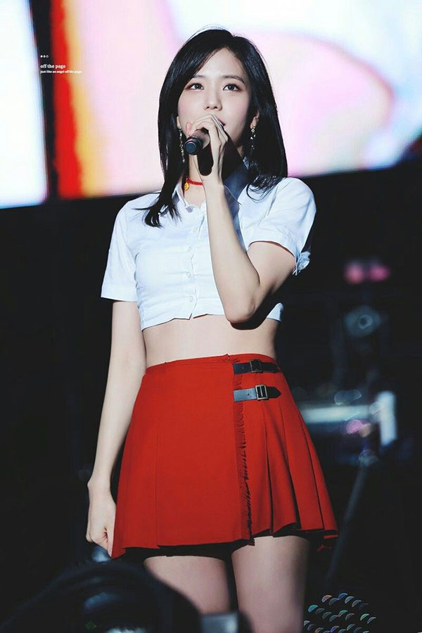 Nhìn những thiết kế năm 90 của Chanel, netizen Hàn bỗng tá hỏa: đây chính là thứ Black Pink hay mặc mà