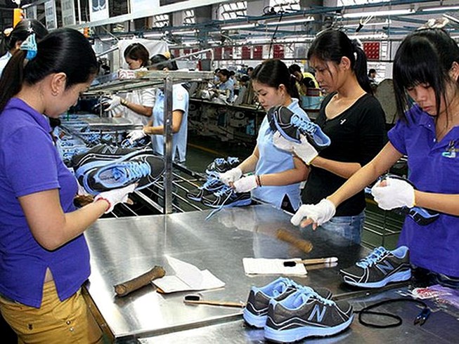 Khoảng 1 tỉ đôi giày được làm tại Việt Nam với giá 15 USD/đôi