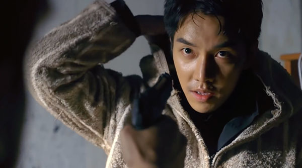 Suzy bắn súng cực ngầu, thực hiện những cảnh quay đầy mạo hiểm trong phim mới