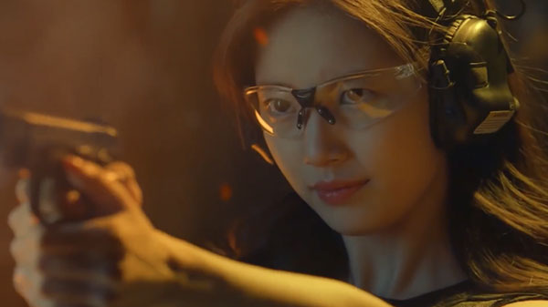 Suzy bắn súng cực ngầu, thực hiện những cảnh quay đầy mạo hiểm trong phim mới